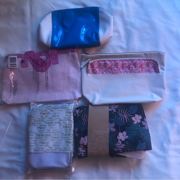 ❤️NWT set of 5 cosmetics bags - Picture 1 of 7